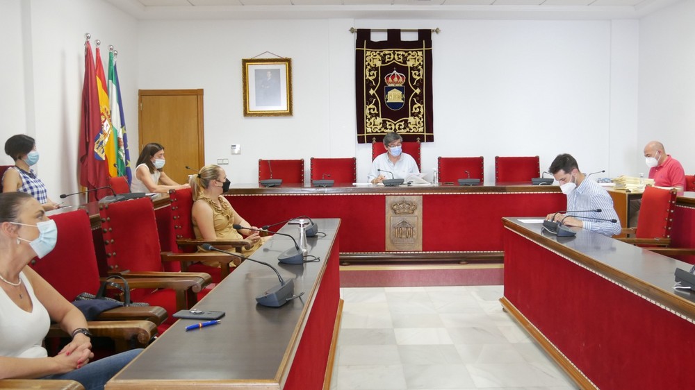 Ayuntamiento de Adra sigue renovando su flota municipal con la licitación de un furgón