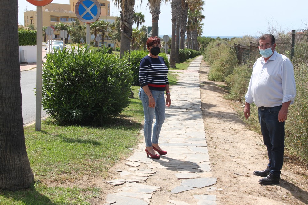 El PSOE de El Ejido pide la reparación del acerado en las calles Alcor y Las Torres de Almerimar