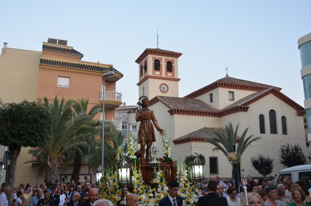 Tres noches de fuegos artificiales para celebrar las 'no fiestas' de San Isidro en El Ejido