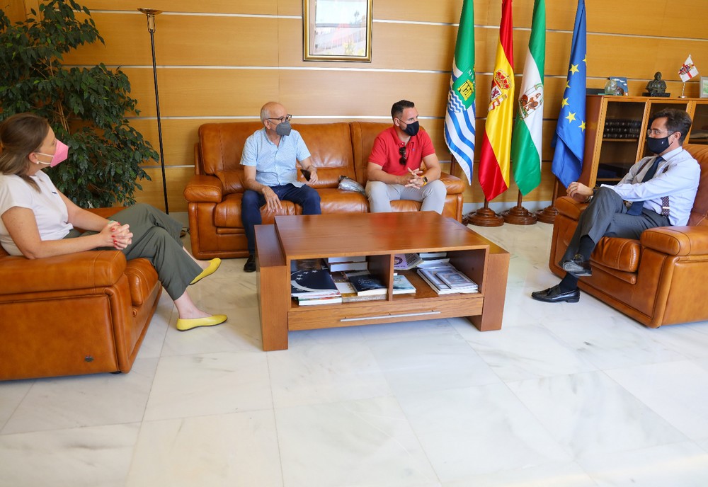El Ayuntamiento ejidense recibe a directivos del Poli Ejido para hacer balance de la temporada