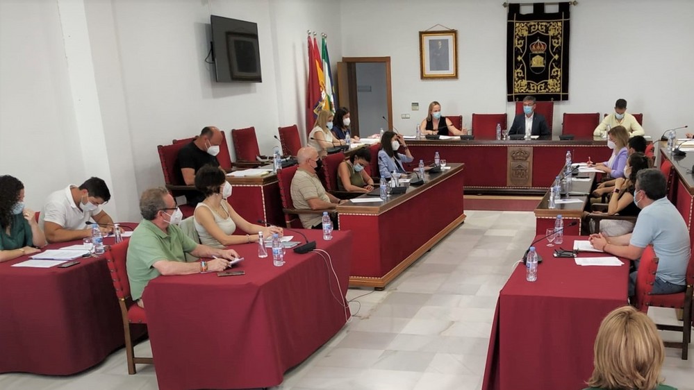 Adra aprueba un protocolo de actuación para proteger a las personas mayores ante el maltrato