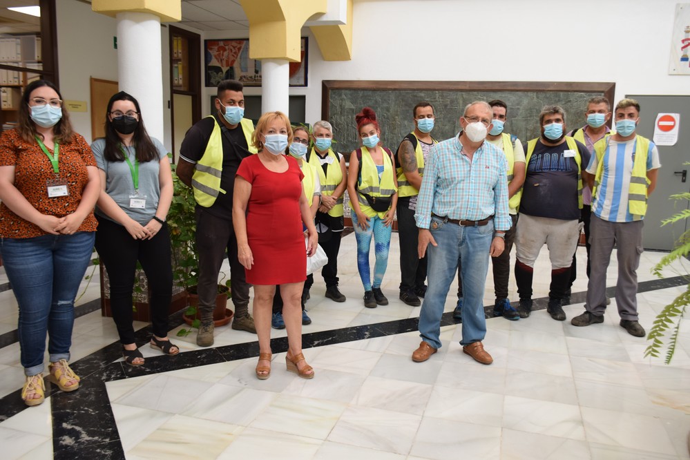 Vícar apura las contrataciones del  programa de empleo AIRE con algunas sustituciones