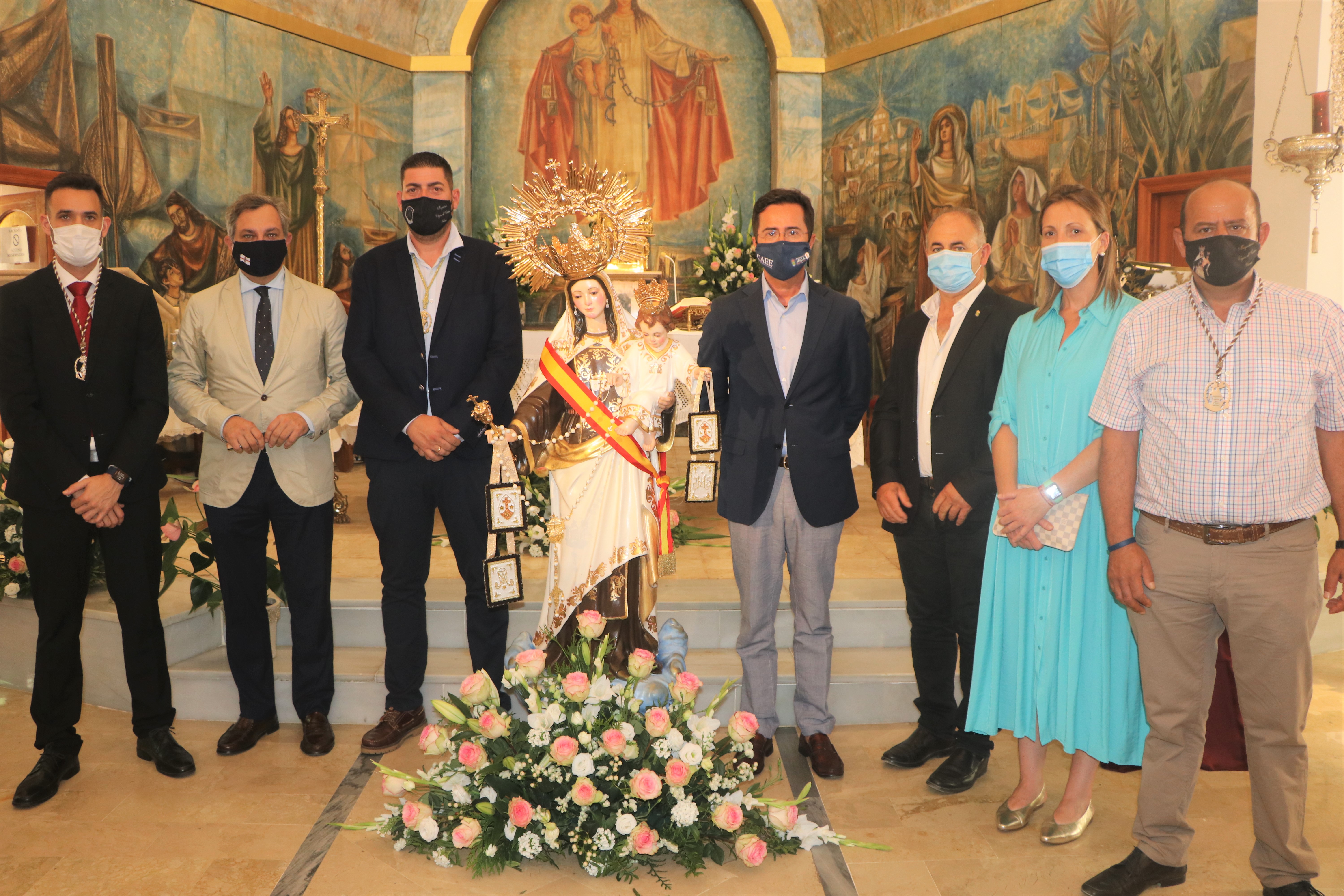 La imagen restaurada de la Virgen del Carmen de Balerma ha sido mostrada y bendecida durante un acto en la Parroquia de la Inmaculada Concepción