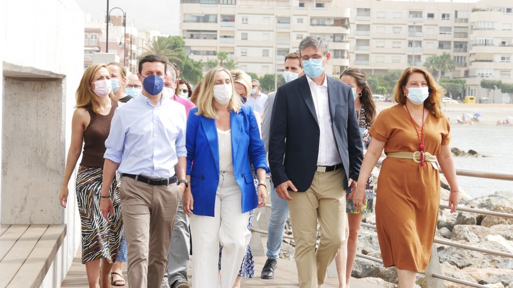 Manuel Cortés inaugura la nueva pasarela del Puerto y celebra la próxima instalación de una zona de restauración