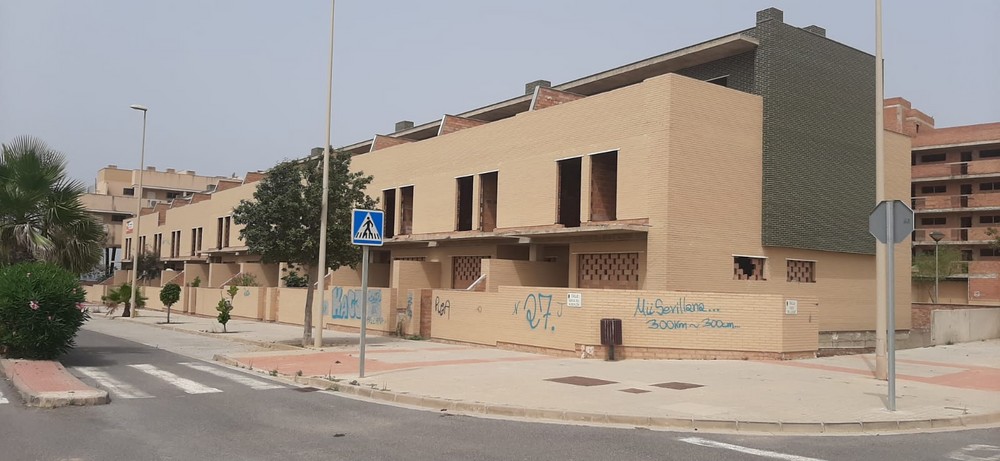 Una actuación de la Policía Local permite el desalojo de una vivienda okupada en Balerma