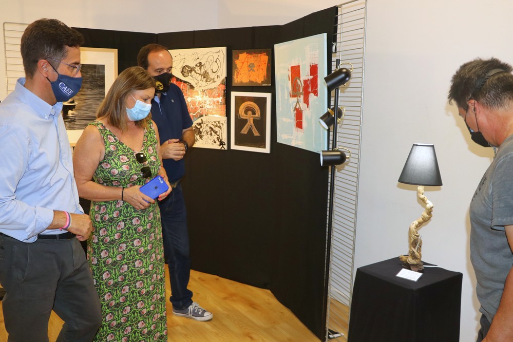 La exposición ‘El Ejido Mar de Arte’ conjuga los símbolos de la provincia, el paisajismo del mar y la importancia del reciclaje a través de una llamativa muestra