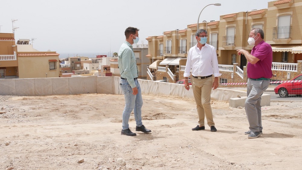 El Ayuntamiento de Adra crea un nuevo parque infantil en la calle Fuerte para el disfrute de niños y niñas