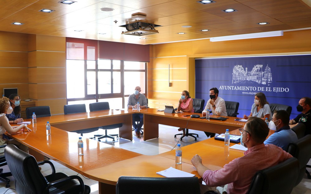 Ayuntamiento de El Ejido y Distrito Sanitario Poniente se reúnen para realizar un seguimiento del proceso de vacunación y de los datos Covid