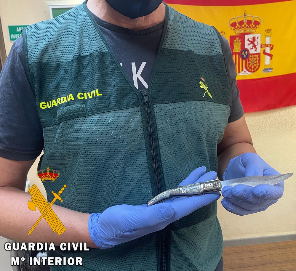 La Guardia Civil esclarece cuatro robos ocurridos en una semana en Roquetas de Mar y detiene a sus dos autores