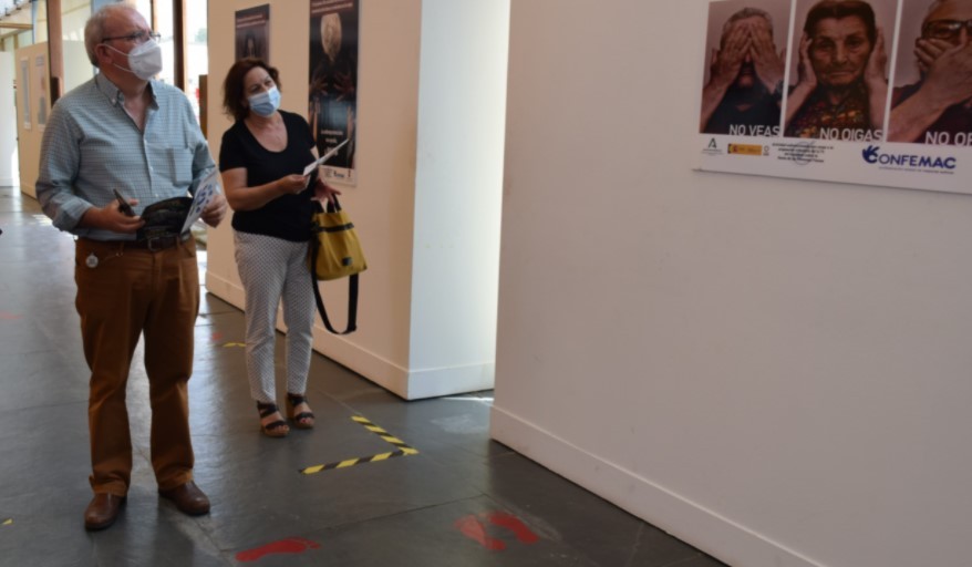La exposición itinerante sobre la toma de conciencia del abuso y maltrato en la vejez puede verse estos días en el Centro Social de Las Cabañuelas