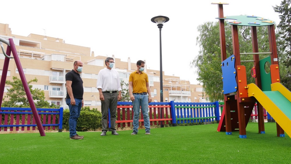 Ayuntamiento de Adra renueva los parques de la calle Miramar y de la Avenida Fundición