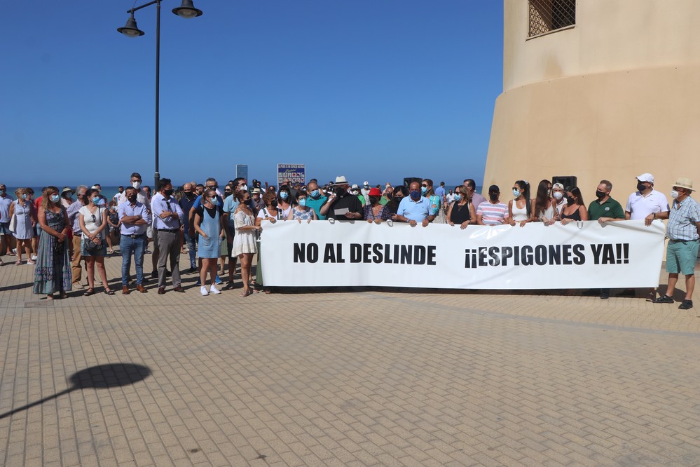 Asociaciones, vecinos, Junta Local y Ayuntamiento se unen para exigir nuevamente a Costas una solución urgente, estructural y definitiva a la fuerte regresión que padece la playa de Balerma