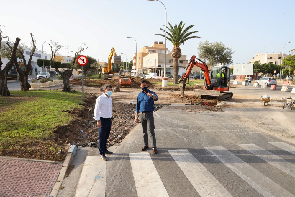 A buen ritmo las obras de la glorieta en la intersección entre las avenidas Oasis y Pedro Ponce que vendrán a descongestionar la zona y a ofrecer mayor seguridad viaria