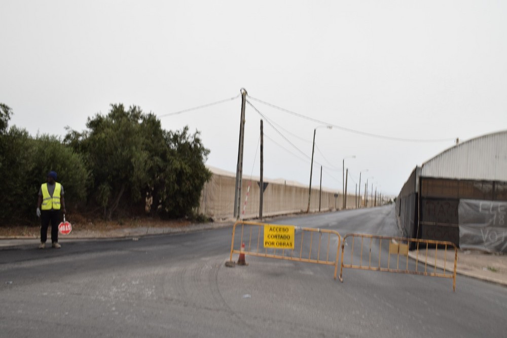 La  carretera De Zamora mejora su asfaltado en su tramo del término municipal de Vícar
