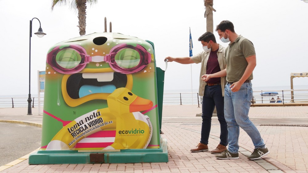 Ayuntamiento de Adra y Ecovidrio apuestan por aumentar el reciclaje de envases de vidrio en la hostelería