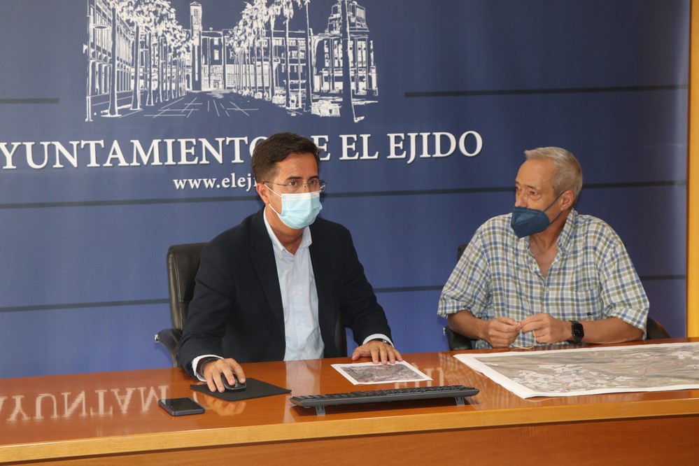 El alcalde de El Ejido, Francisco Góngora, y el alcalde de Dalías, Francisco Giménez, se reúnen para analizar y estudiar conjuntamente la propuesta daliense de un trazado para un camino del peregrino