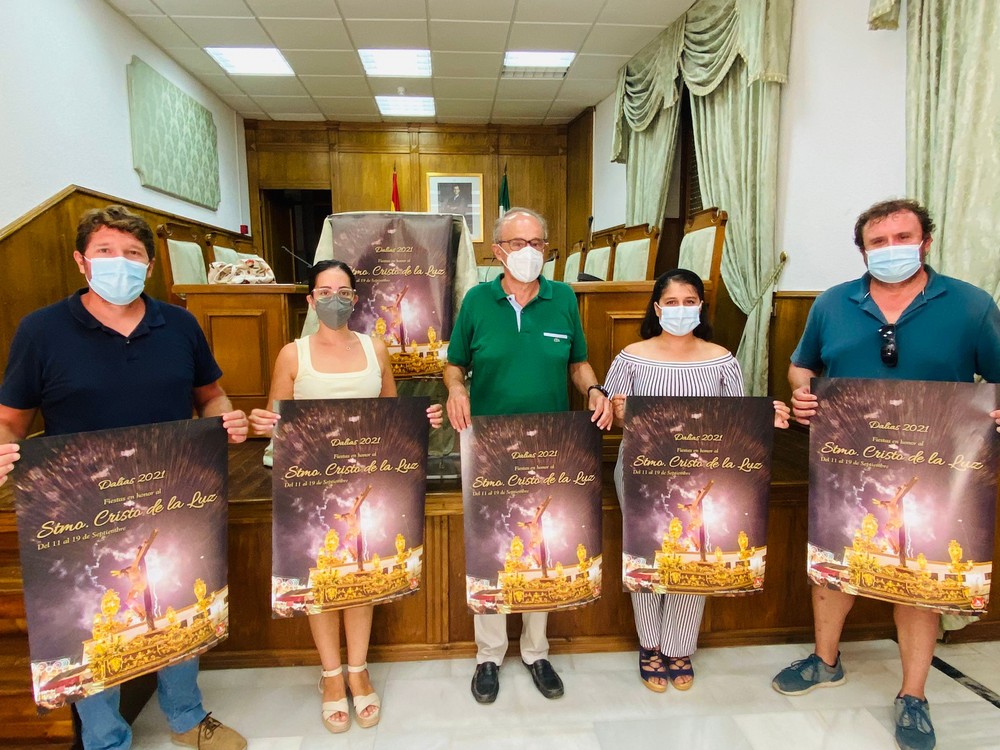 El Ayuntamiento presenta el cartel que encabezará la programación de las Fiestas en Honor al Santísimo Cristo de la Luz de Dalías 2021
