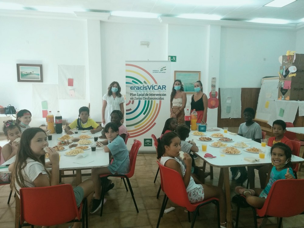 Un desayuno y juegos de agua ponen fin a la Escuela de Verano “Educar para Ser”