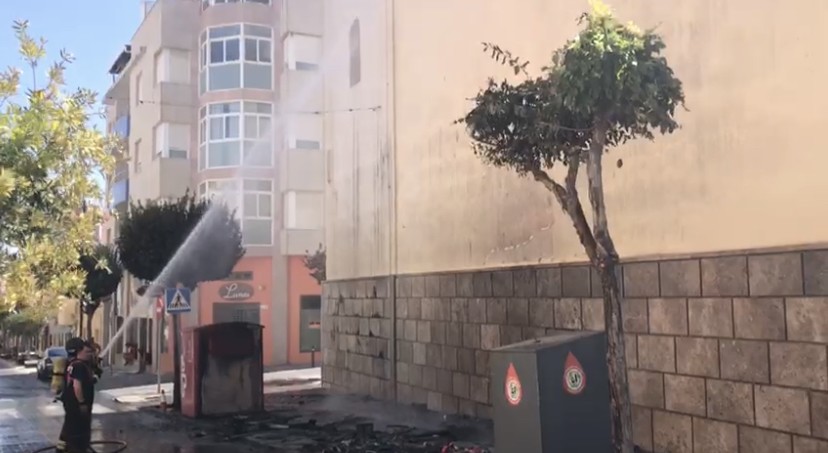 La Iglesia de El Ejido a punto de arder hacia las 16 horas de este sábado