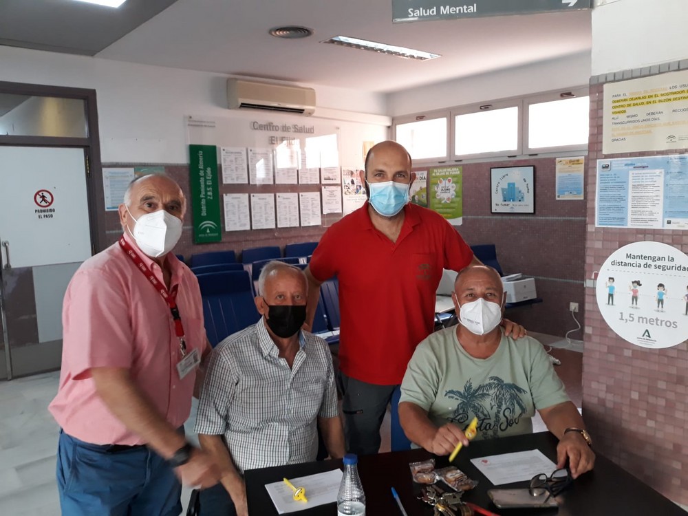 La Asociación Donantes Vida El Ejido no para en verano y visita los ambulatorios para seguir dándose a conocer