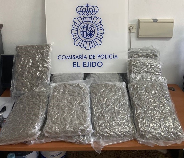 La Policía Nacional detecta un traslado de droga en El Ejido e incauta 18 kilos de cogollos de marihuana