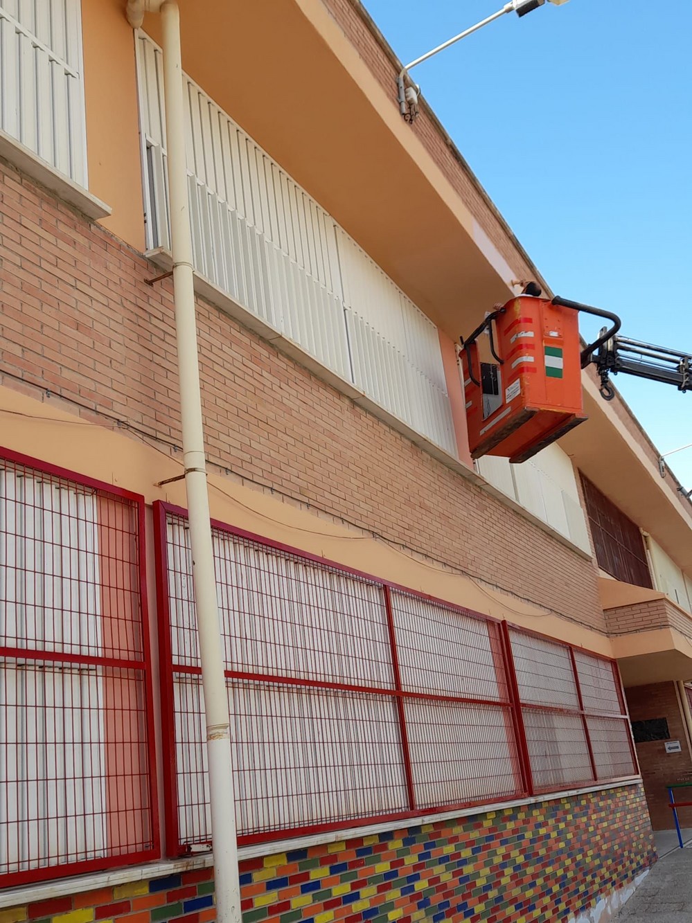 El Ayuntamiento de Vícar pone a punto los colegios del municipio de cara al inminente inicio de curso