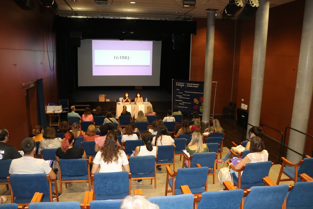 Servicios Sociales organiza un curso para profesionales que ofrece algunas de las claves para incorporar la perspectiva de familia a su actividad