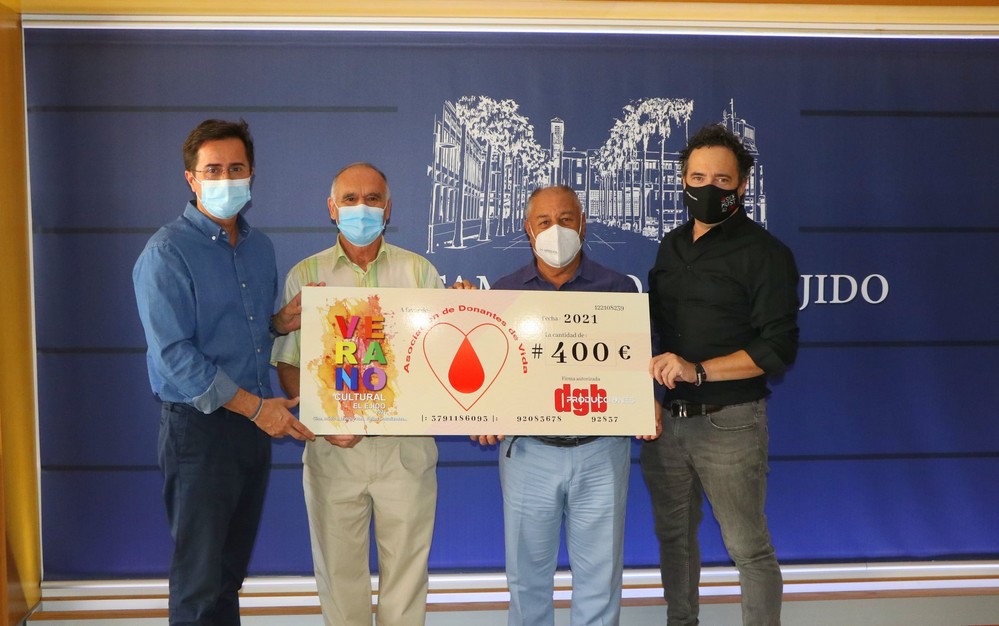 El Ayuntamiento de El Ejido acoge la entrega de diez ‘cheques solidarios’ a colectivos sociales por parte de promotores culturales