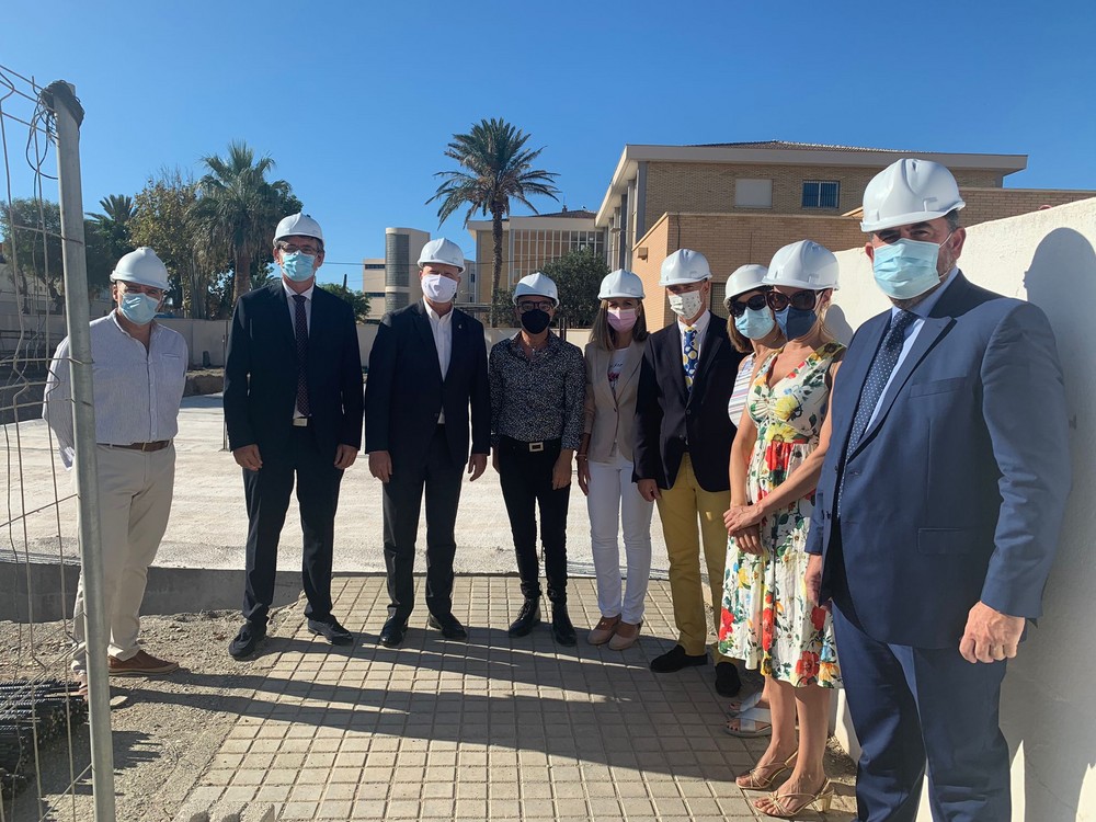 Imbroda visita las obras para la ampliación en 100 plazas del CEIP Mare Nostrum de Adra