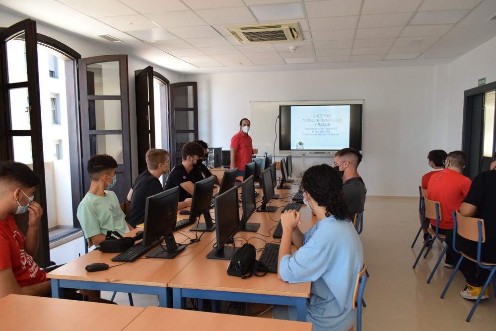 “El Centro de Formación de Vícar va a ser la Universidad Laboral de Almería”, afirma Antonio Bonilla