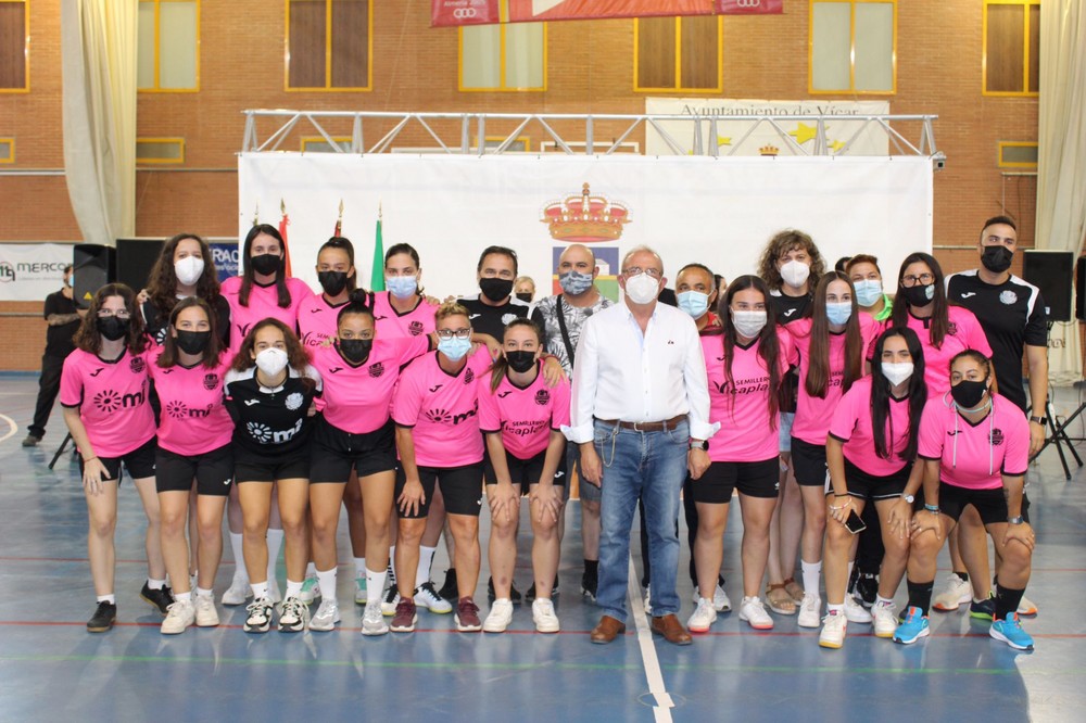 Vícar celebra los veinte años de su primera instalación deportiva cubierta con todos sus clubes