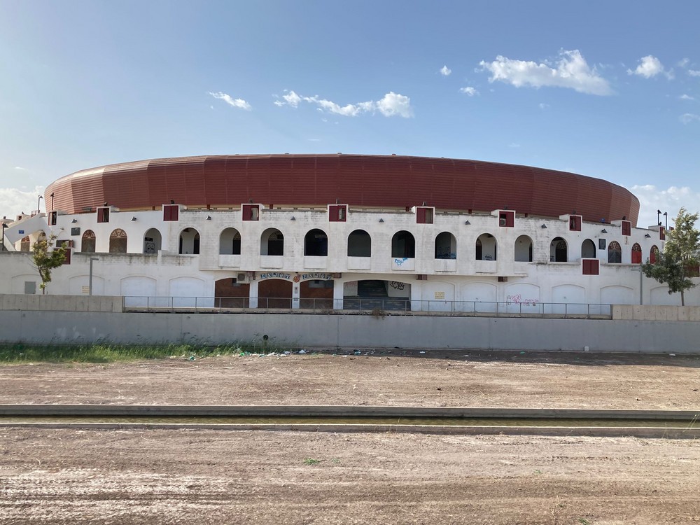 El PSOE de Roquetas propone recuperar los locales de la Plaza de Toros para usos culturales y mejorar la seguridad en la zona