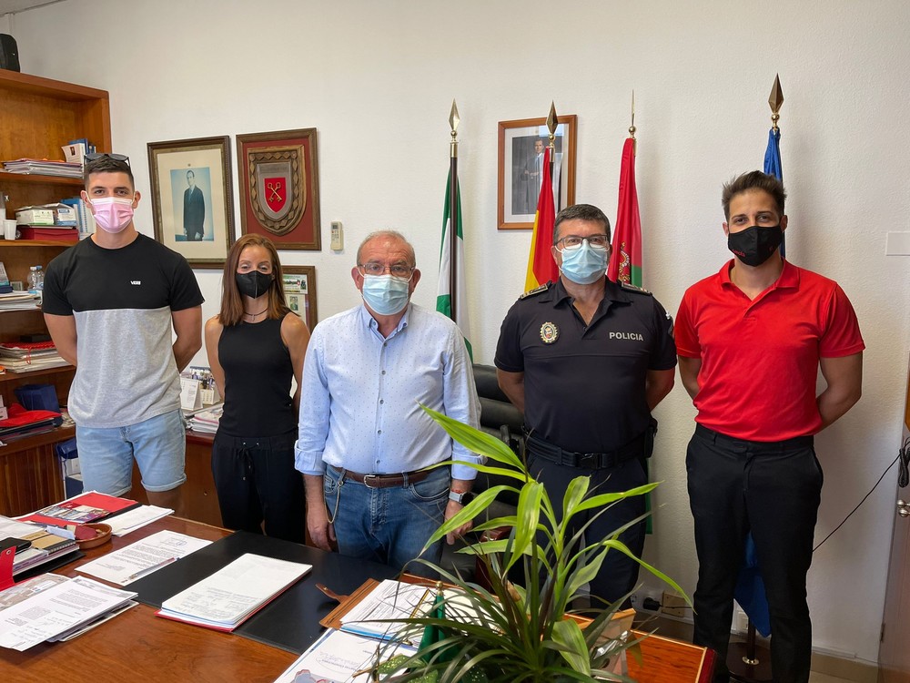 Bonilla recibe a los tres aspirantes que obtuvieron las tres plazas de Policía Local en Vícar