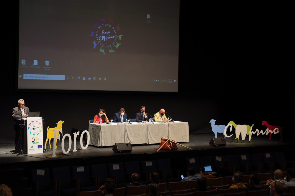 Profesionales de toda España analizan en el XI Foro Nacional del Caprino la sostenibilidad, digitalización, bienestar animal y eficiencia de este sector