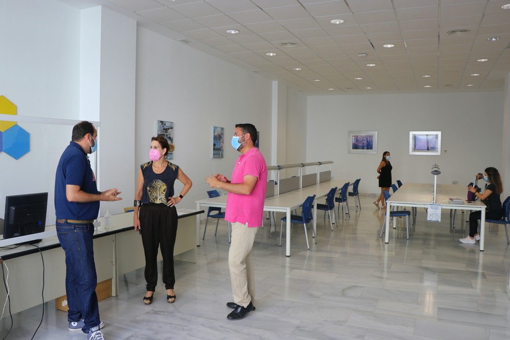 La Sala de Lectura de Almerimar reabre sus puertas para prestar servicio durante todo el curso