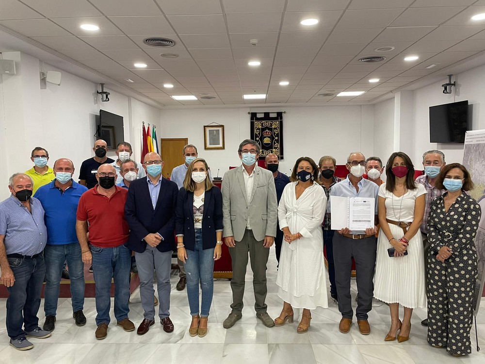 Agricultura entrega una ayuda de 730.000 euros para la mejora del regadío a los  comuneros del Río Adra