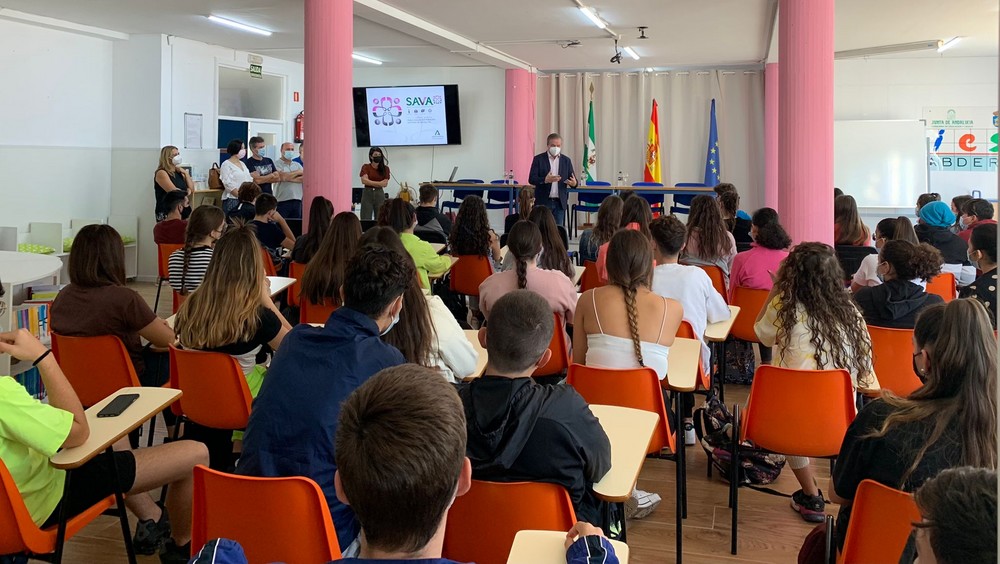 Justicia acerca la labor del Servicio de Atención a Víctimas a los alumnos del IES Abdera de Adra