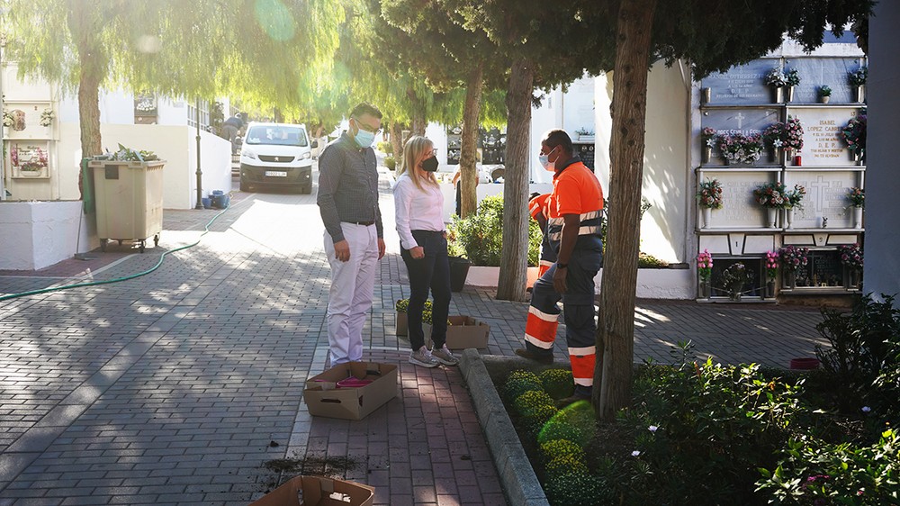 El Ayuntamiento de Berja adecúa el Cementerio Municipal de cara al Día de Todos los Santos