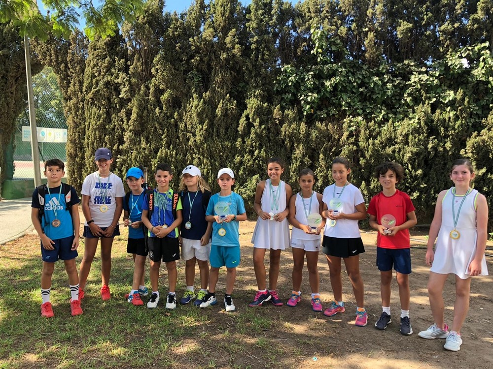 Leonardo Vidaña y Martina Simón, campeones provinciales de tenis en categoría benjamín