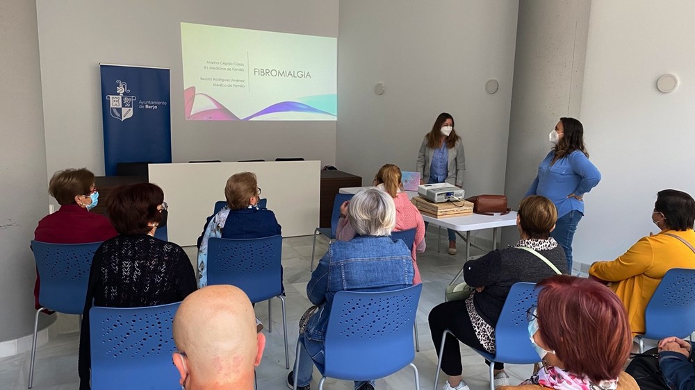Charla para concienciar sobre la fibromialgia en Berja