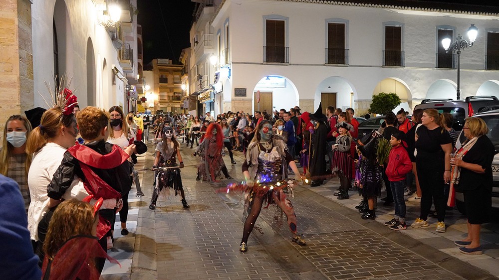 El espíritu de Halloween invadió las calles de Berja