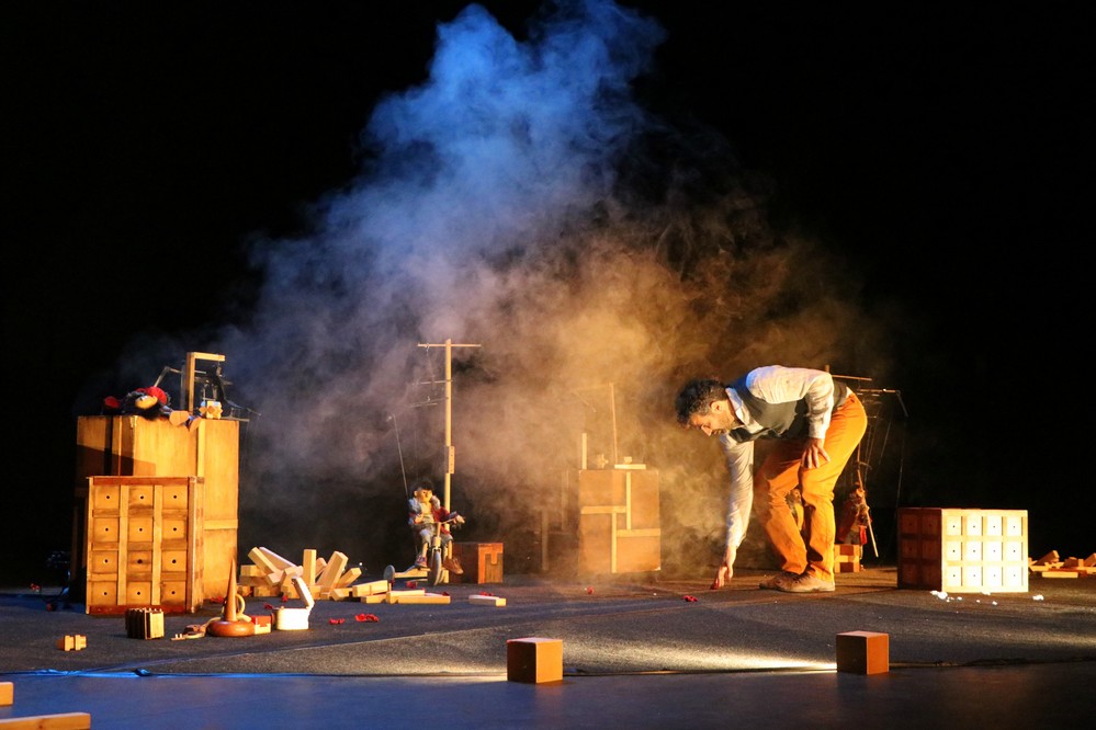 Cientos de escolares disfrutan en el Teatro Auditorio de El Ejido del espectáculo de títeres ‘Nil’