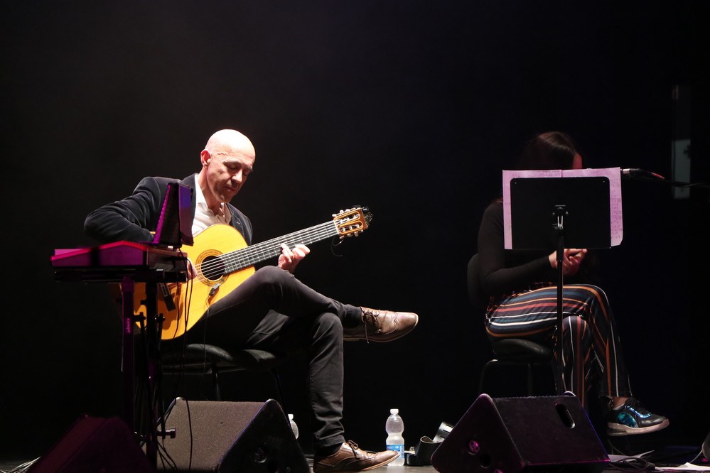 El guitarrista Salvador Andrades cautiva al público ejidense con un especial ‘Tributo a Paco de Lucía