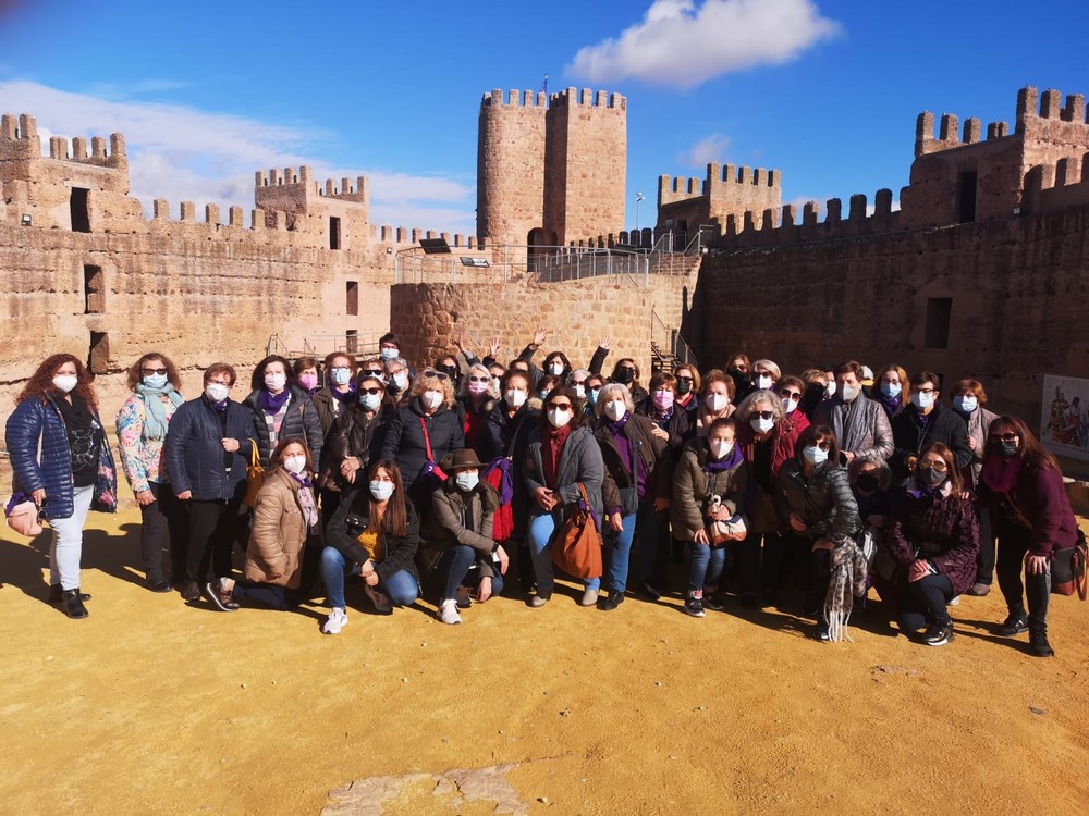 Medio centenar de abderitanas disfrutan de un viaje “con perspectiva de género” a Baños de la Encina