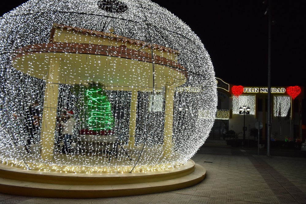 Vícar ilumina su Navidad con más de 300.000 bombillas de bajo consumo