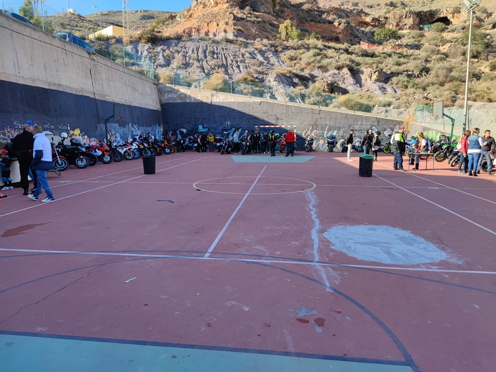 Más de medio centenar de participantes en la concentración motera a beneficio del CD Quimbara de Vícar