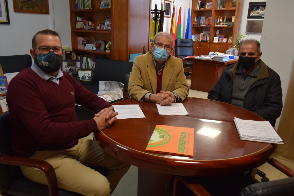 Vícar formaliza mediante convenio con la empresa Gerefran 2014 la gestión de la recogida de aceite usado doméstico