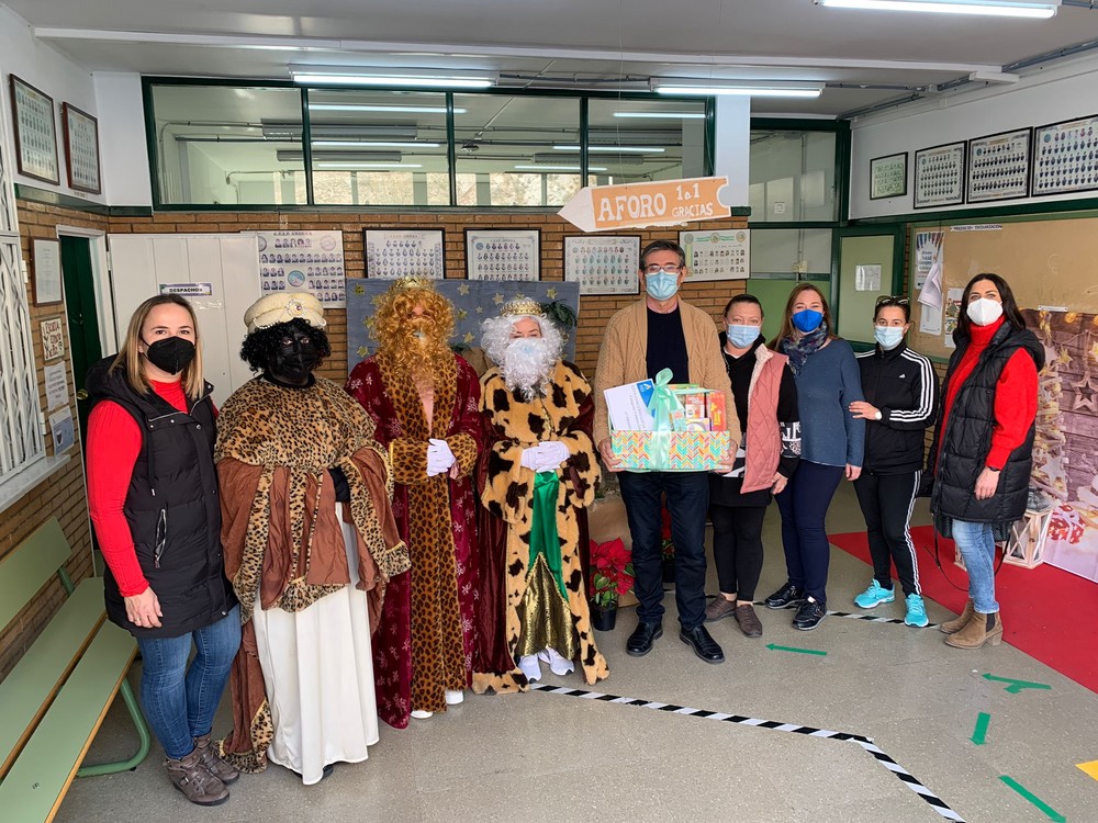 El CEIP Abdera gana el XXVII Concurso Escolar de Belenes con su creación “sostenible” de papel de periódico