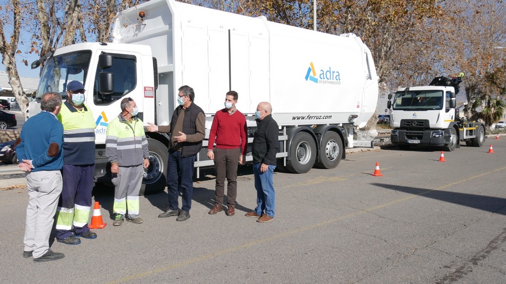 Adra incorpora a la flota municipal un camión grúa y otro de recogida de RSU con una inversión de 380.000 euros