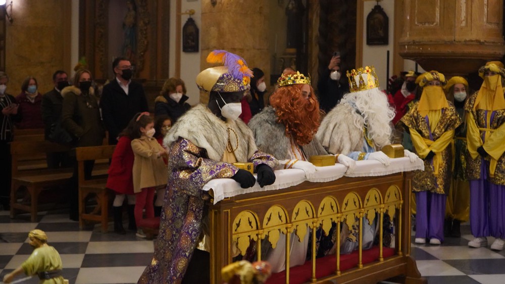 Los Reyes Magos reparten ilusión por las calles de Berja y sus barrios